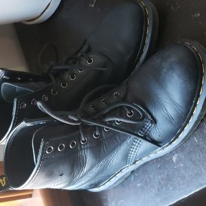 Dr. Marten 1460 Black Greasy 8 Eye; US Women's 8/Euro 39